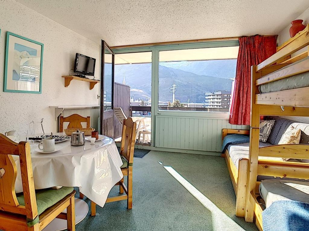 Studio ski aux pieds avec balcon exposé Sud-Ouest - FR-1-344-1000