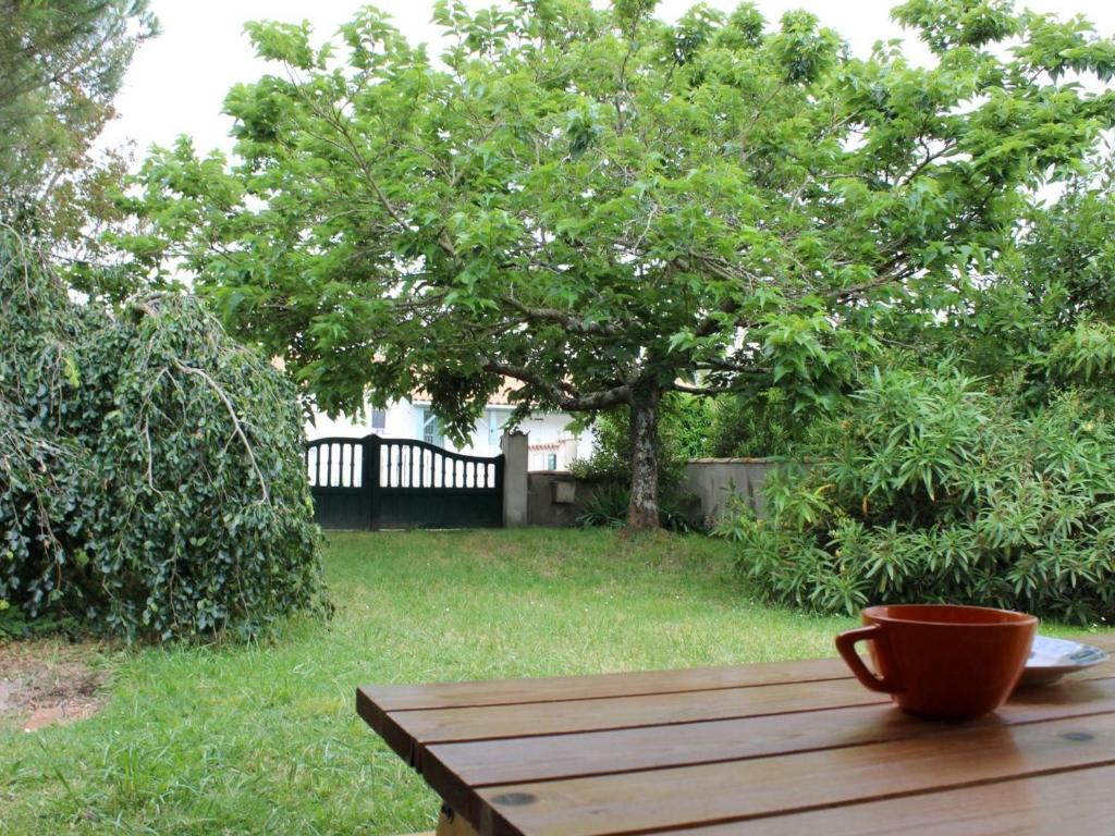 Zdjęcie z galerii obiektu Maison Calme avec Jardin, Proche Plage et Pistes Cyclables - 6 Couchages - FR-1-246A-144 w mieście Saint-Georges-dʼOléron