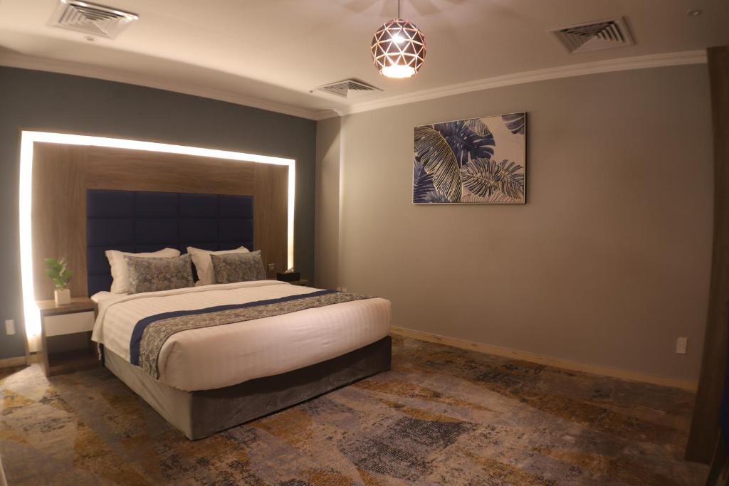 Postel nebo postele na pokoji v ubytování Swat Olaya Hotel Apartments