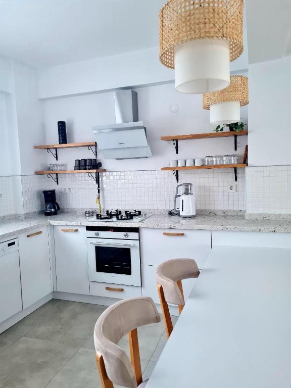 A kitchen or kitchenette at Ozilvillas