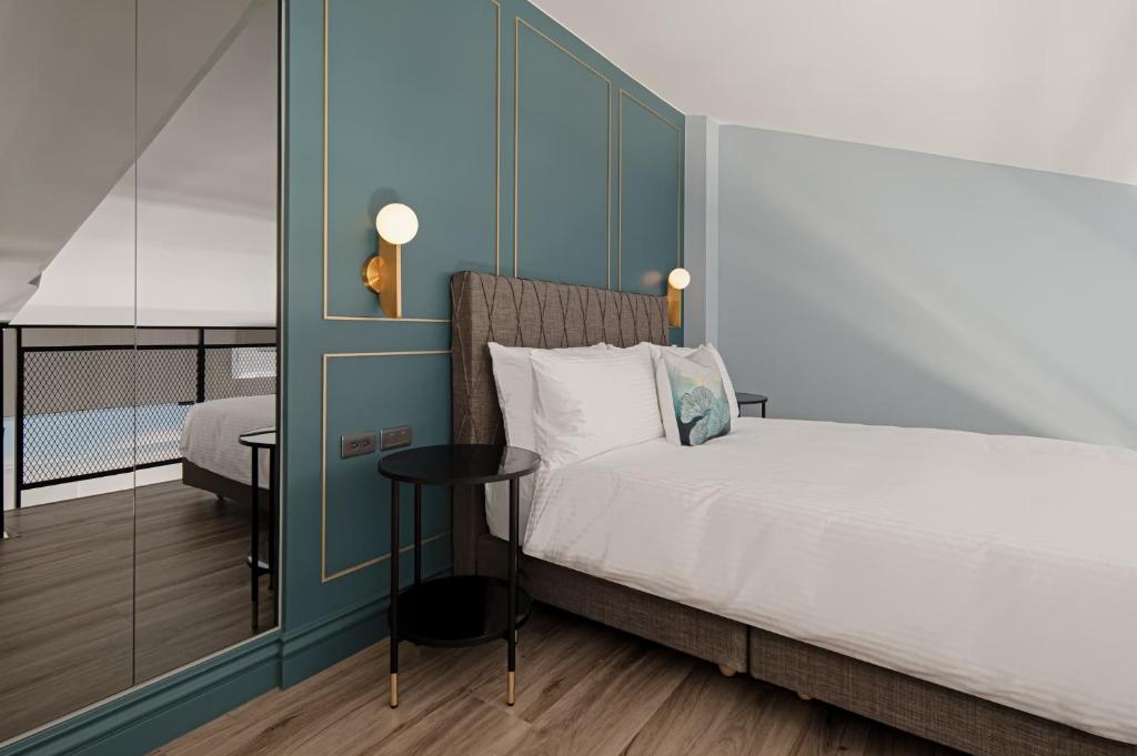 Postel nebo postele na pokoji v ubytování 森行旅 Mori Hotel -台南安平老街