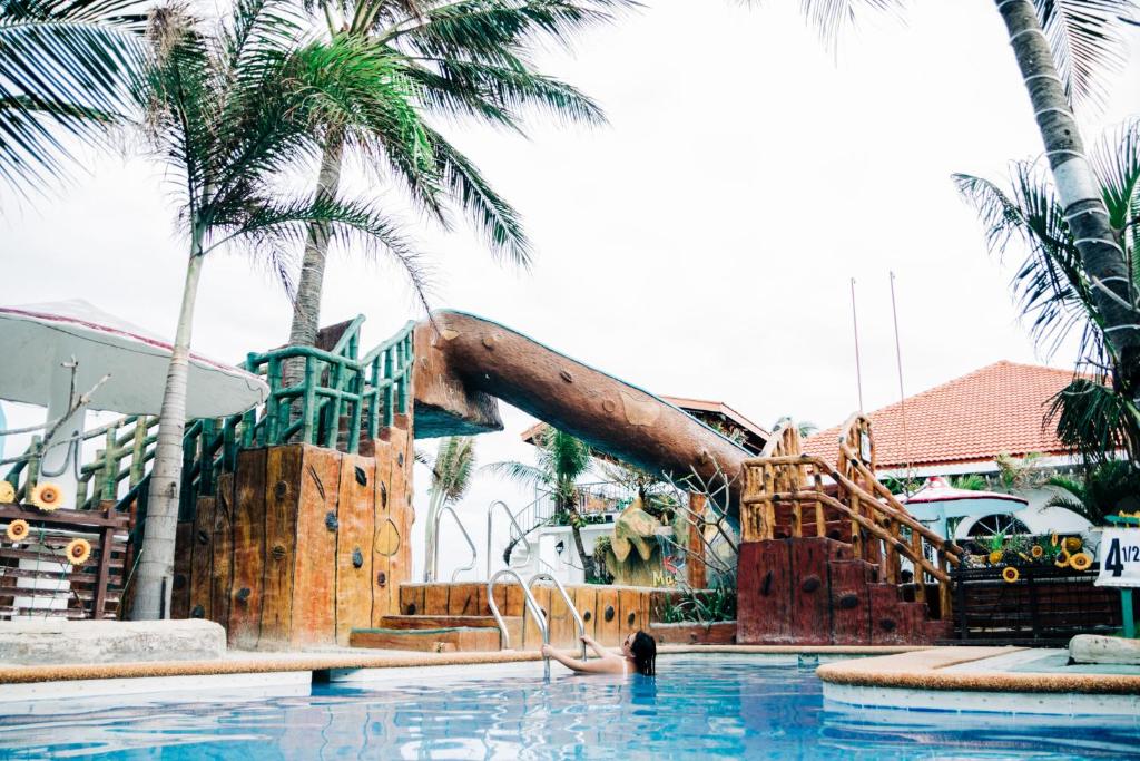 Bazén v ubytování Marick Beach Resort nebo v jeho okolí