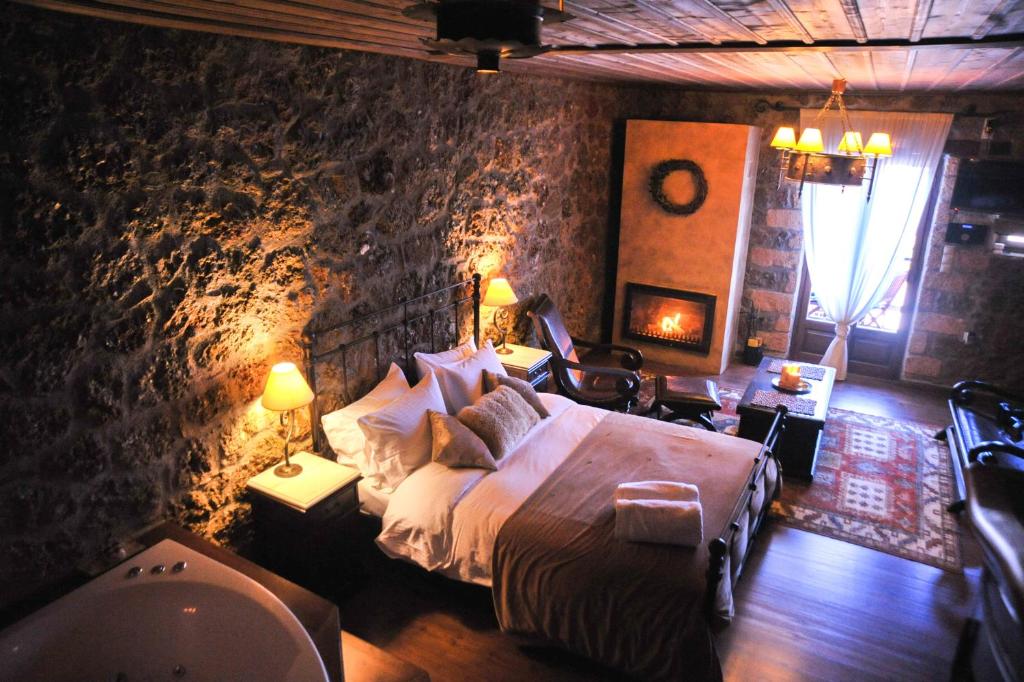 Postel nebo postele na pokoji v ubytování Nymfes Guesthouse