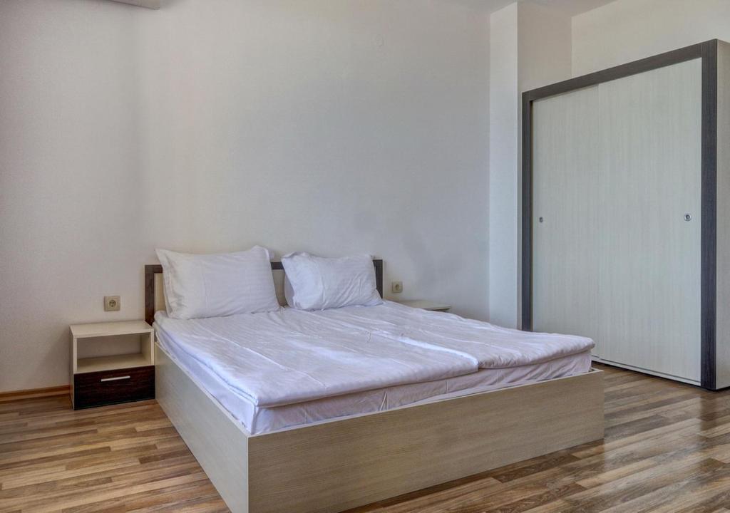 Continental Apartments - One-Bedroom Apartment With Pool View And Balcony