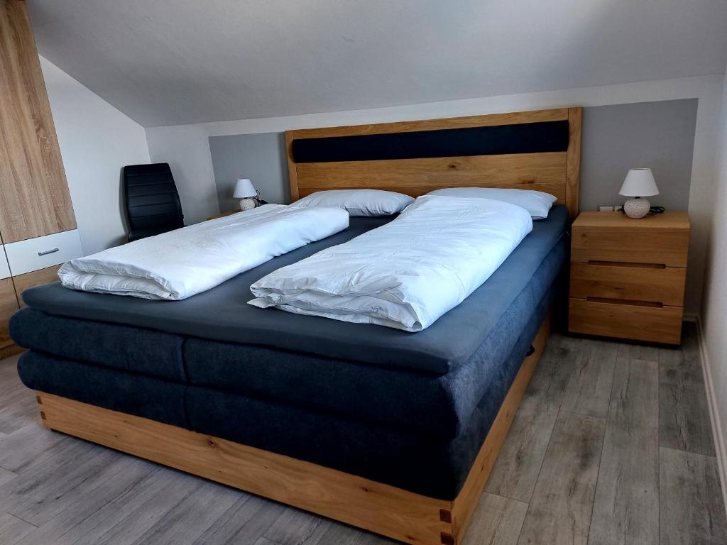 En eller flere senge i et værelse på Ferienhaus Rasch