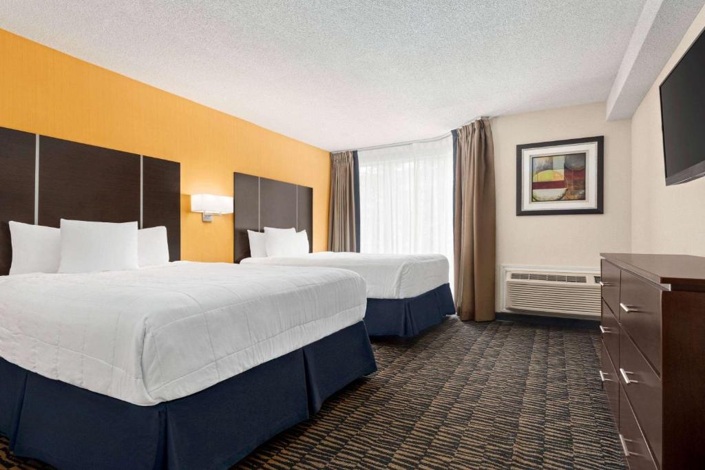 Ramada Plaza by Wyndham Niagara Falls - Resim 35