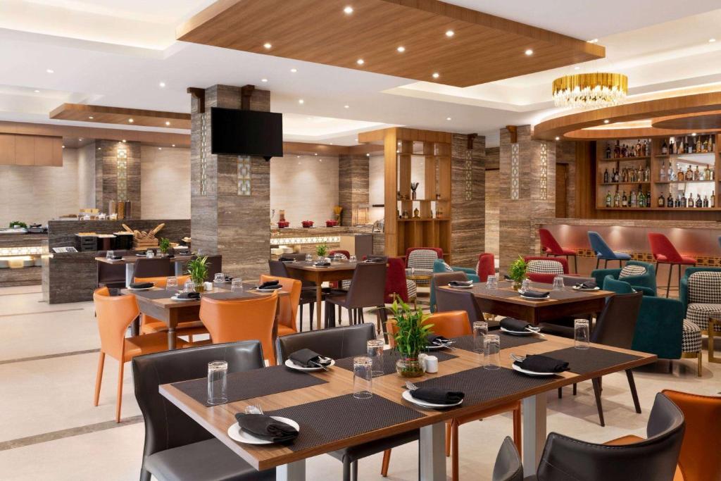 Posezení v ubytování Ramada Encore by Wyndham Kathmandu Thamel