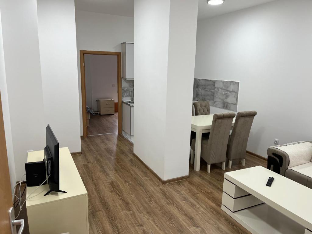 TV a/nebo společenská místnost v ubytování Apartmani Bogdana