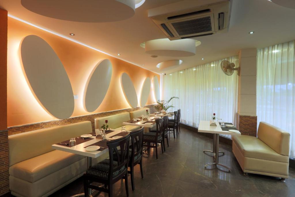 Posezení v ubytování Airport Hotel Le Seasons New Delhi