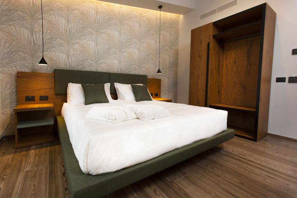 Łóżko lub łóżka w pokoju w obiekcie Donna Vì Hotel