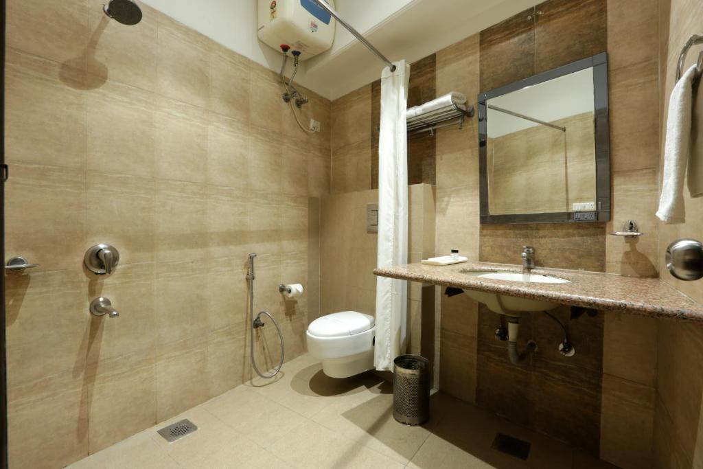 Koupelna v ubytování Airport Hotel Le Seasons New Delhi