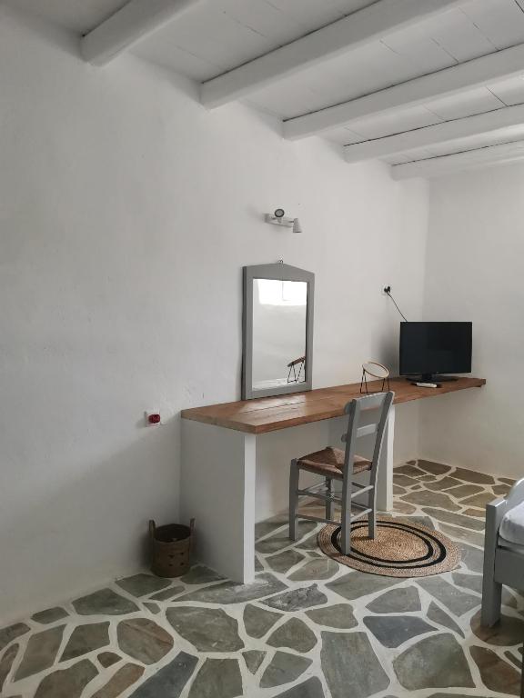TV a/nebo společenská místnost v ubytování Soros Beach Antiparos