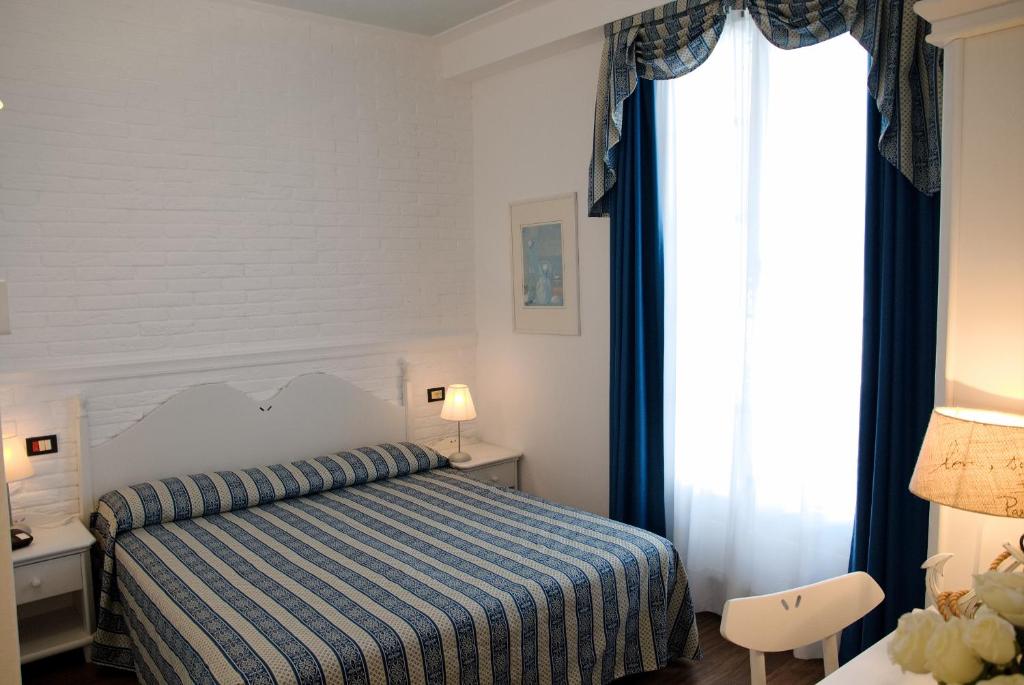Postel nebo postele na pokoji v ubytování Hotel La Goletta