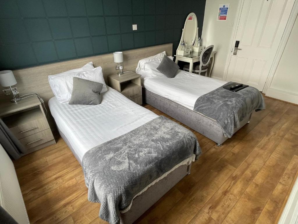 The Whittington and Cat - Standard Twin Room