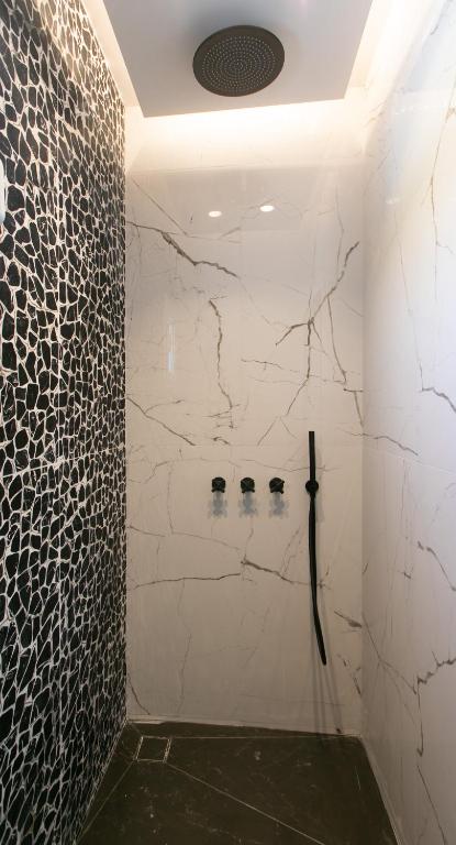 Iphimedeia Luxury Hotel & Suites - Black Marble Design Suite