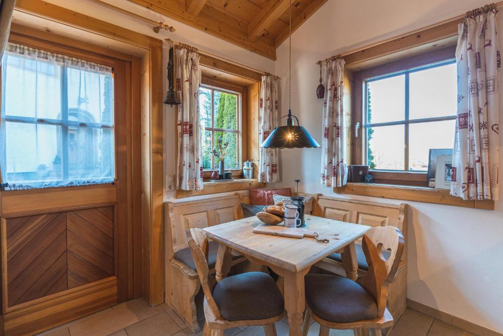 Fotografie z fotogalerie ubytování Dorfchalets & Apartments - perfect for couples - in Kaprun centre including TauernSpa and SummerCard v Kaprunu