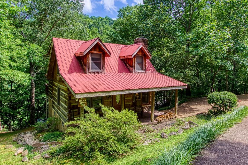 a red roofed cabin with a red roof at Bear Hug Too Cabin in Line Spring