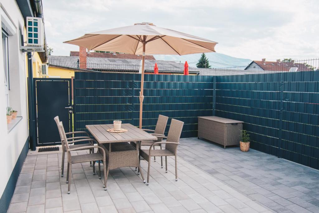 Balkón nebo terasa v ubytování L Apartment