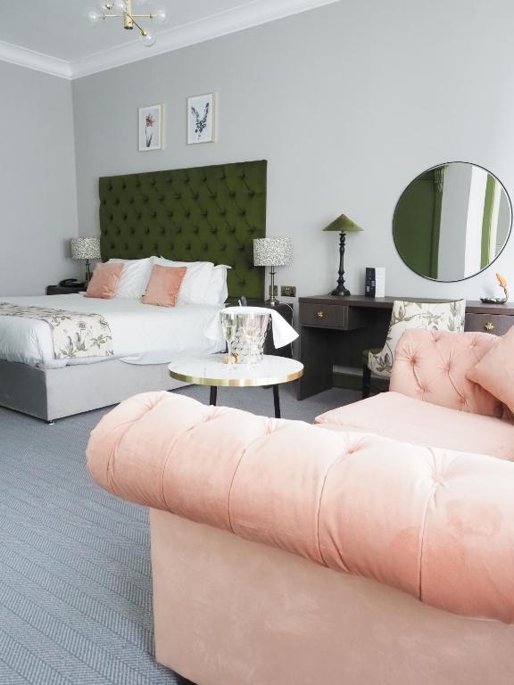 
Classic Family Room with One Double Bed and Sofa Bed - Non-Smoking
