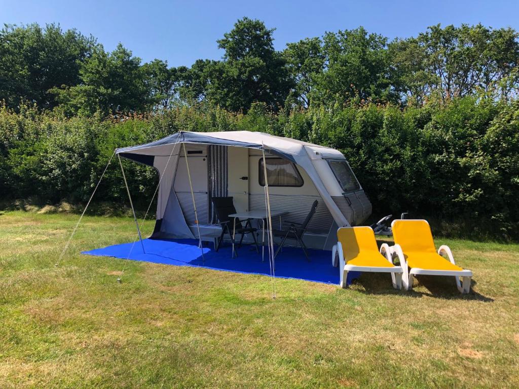 Volledig uitgeruste 2/3 persoons caravan