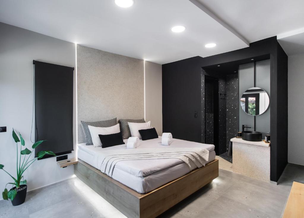 Postel nebo postele na pokoji v ubytování COCO SUITES