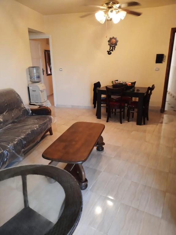 Posezení v ubytování قرية مرسيليا بيتش3 شاليه عائلات فقط - Marseilia Beach 3 chalet Families Only