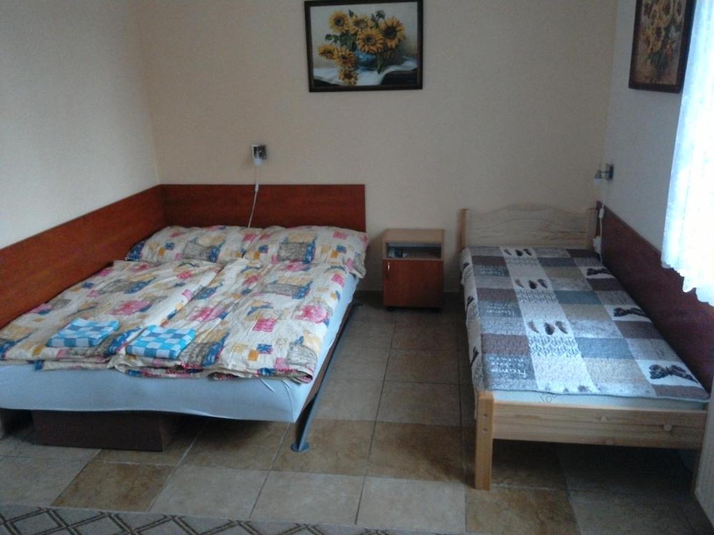 Łóżko lub łóżka w pokoju w obiekcie Apartmány pod Suchým Vrchem