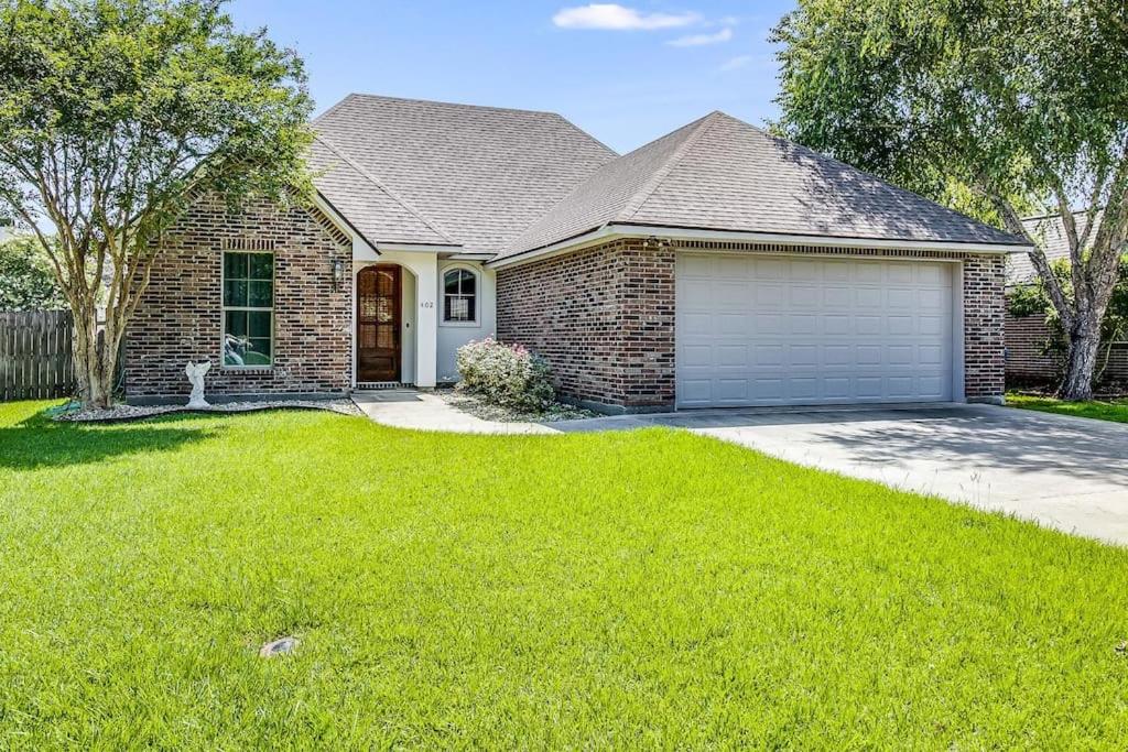 Pet friendly,king bed,jacuzzi tub,separate shower
