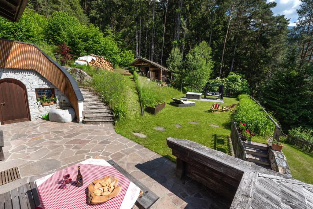 Zahrada ubytování Villa Vintila with Whirlpool & Sauna