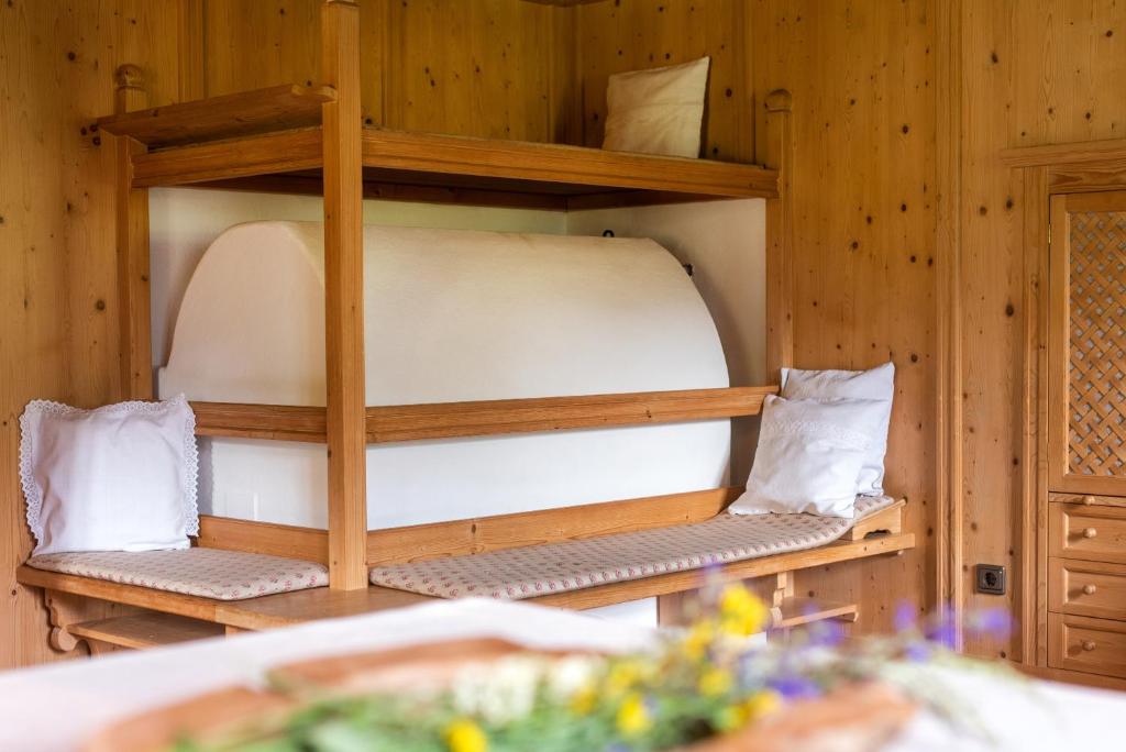 Postel nebo postele na pokoji v ubytování Villa Vintila with Whirlpool & Sauna