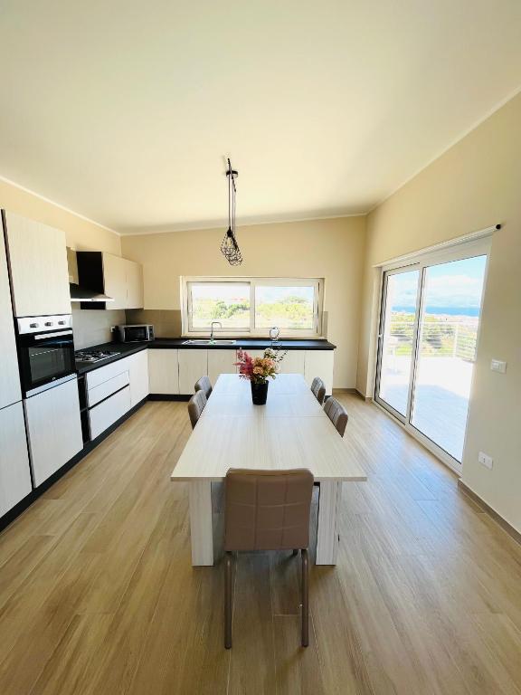 Kuchyňa alebo kuchynka v ubytovaní Villa Lombardo Luxury