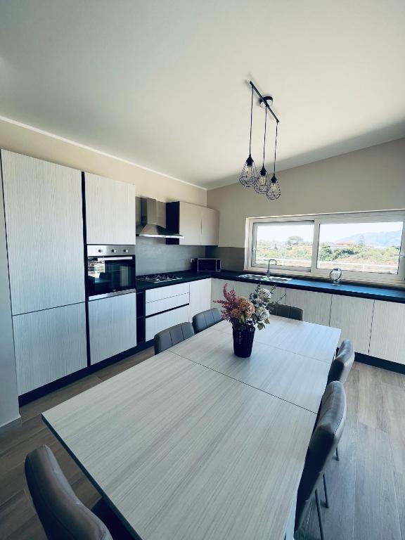 Kuchyňa alebo kuchynka v ubytovaní Villa Lombardo Luxury
