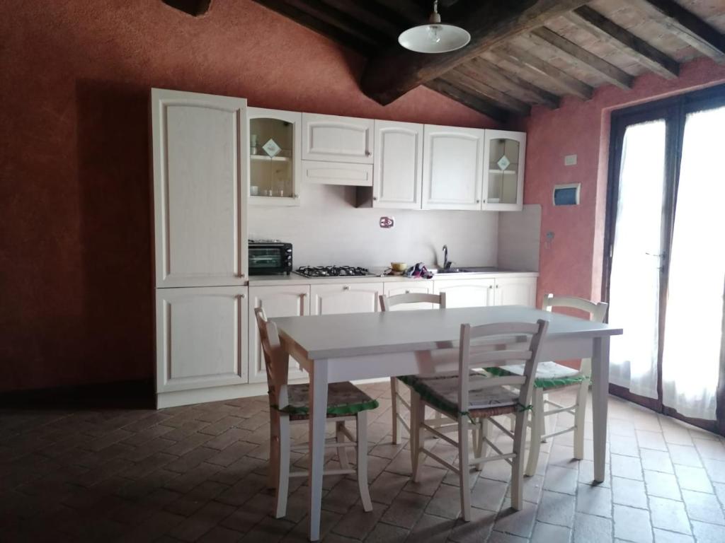 Kuchyňa alebo kuchynka v ubytovaní Agriturismo Monte Gusciani