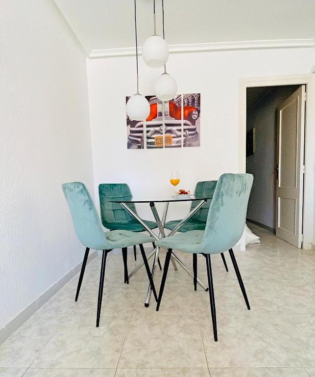 Posedenie v ubytovaní Apartamento Calipso Plus