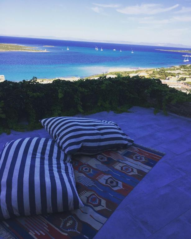 two pillows sitting on top of a balcony overlooking the ocean at Appartamento vista mare Capo Falcone in Stintino