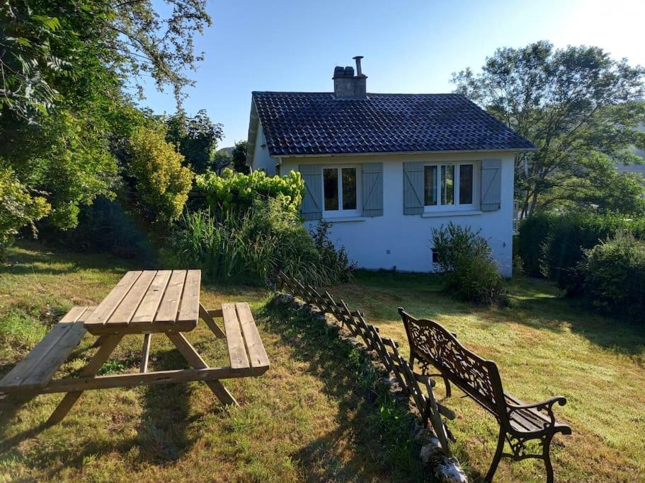 Vonkajšia záhrada v ubytovaní Maison chaleureuse et lumineuse à 400m de la plage
