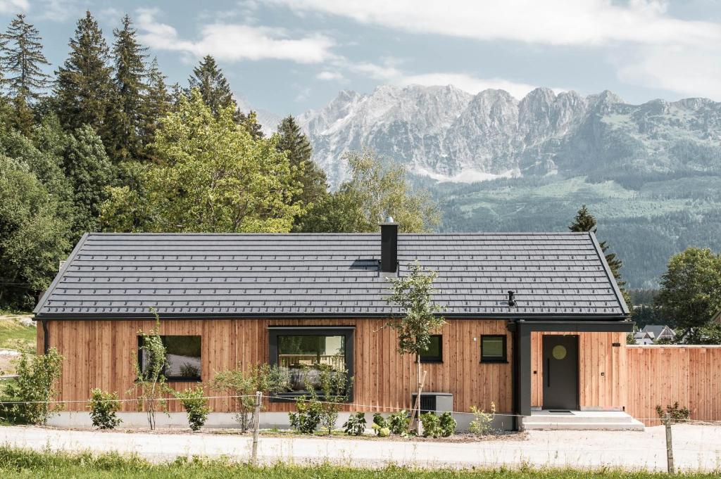 巴德米滕多夫的住宿－Thörl 149 - skandinavisches Design mit Bergblick，山地木屋