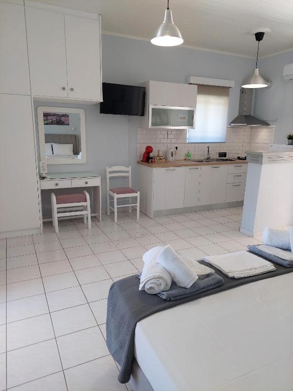 Electra Villa & Pool Studios - 6