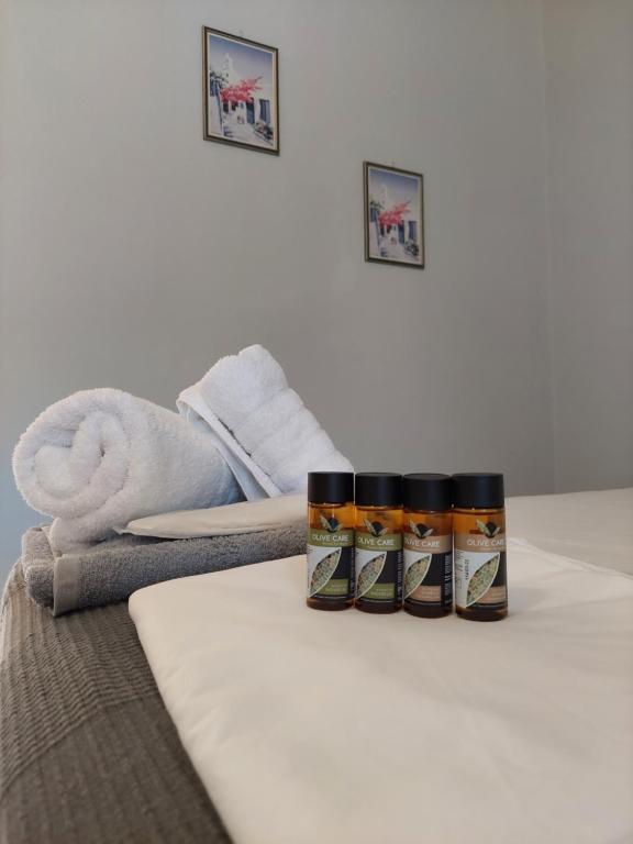 Electra Villa & Pool Studios - 3