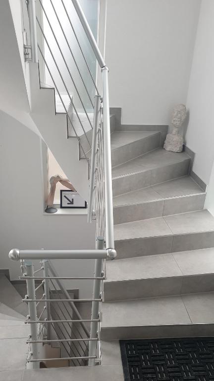 Fotografie z fotogalerie ubytování Apartments & möblierte Zimmer in Kahl am Main, kontaktloser Self Check-in, W-Lan, Schreibtisch, Duschbad, Küchenzeile, PKW-Plätze v destinaci Kahl am Main