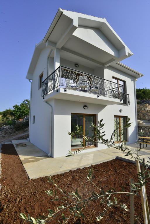 Balkón nebo terasa v ubytování Boka horizont- villa with shared pool