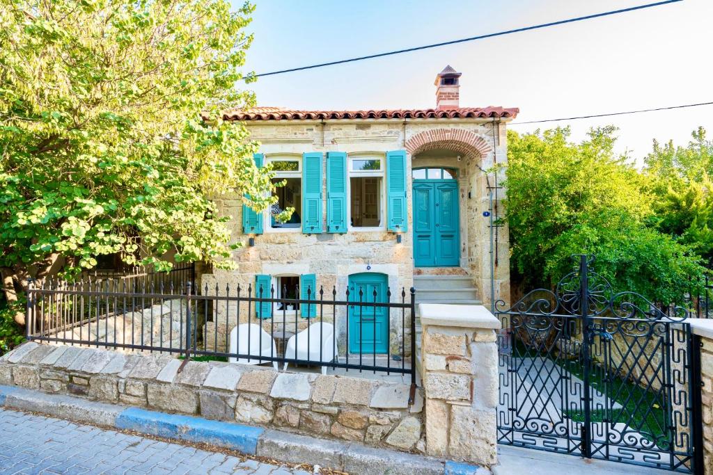 Gallery image of MINIQ HOMES 102 - Historical Stone House with Garden Cinema in Foca