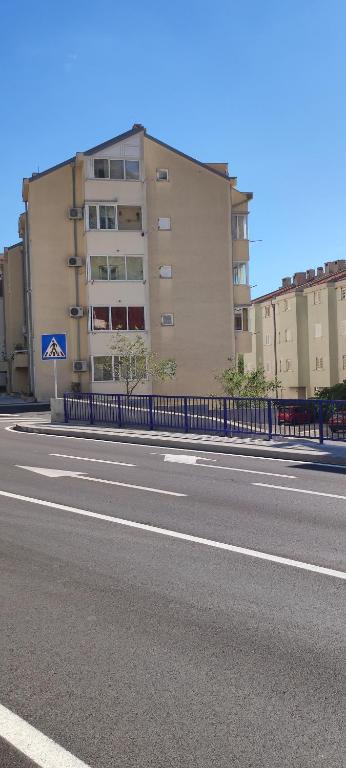 Budova, v ktorej sa apartmán nachádza