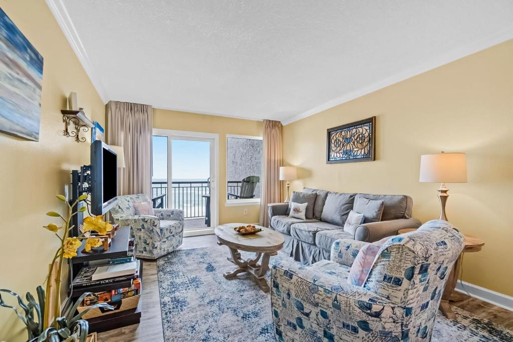 a living room with a couch and two chairs at Island Echoes 5L in Fort Walton Beach