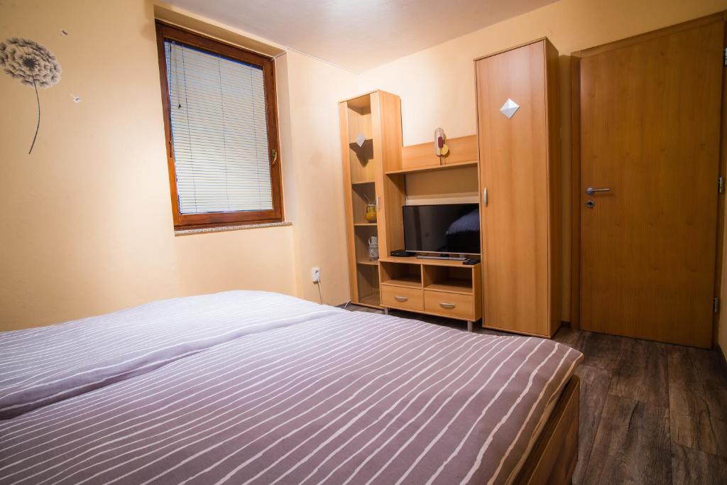 Postel nebo postele na pokoji v ubytování Apartment Veninsek