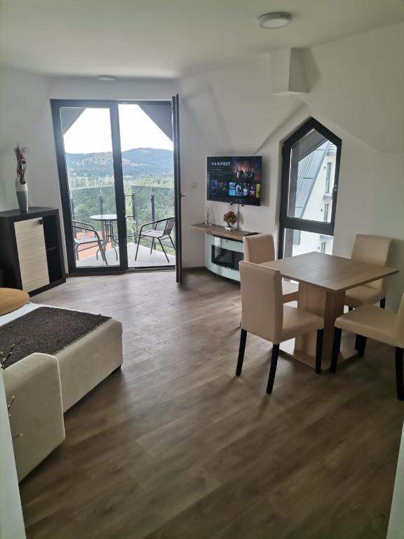 TV a/nebo společenská místnost v ubytování DIAMOND HILL Apartman Jovicic