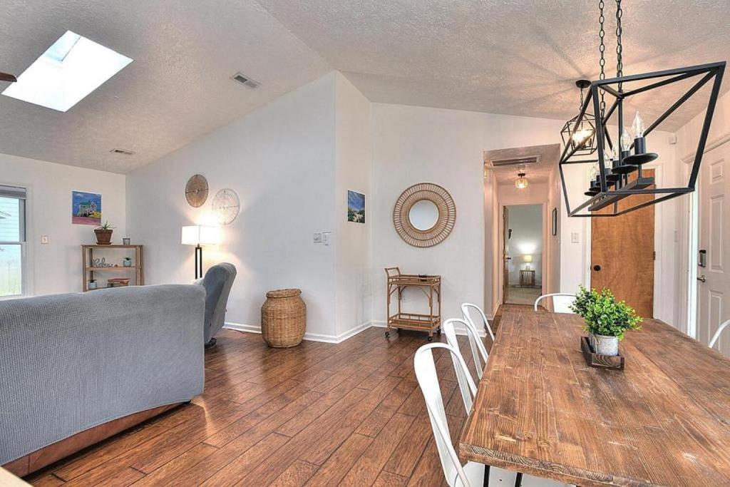Twin Tides - Housity
