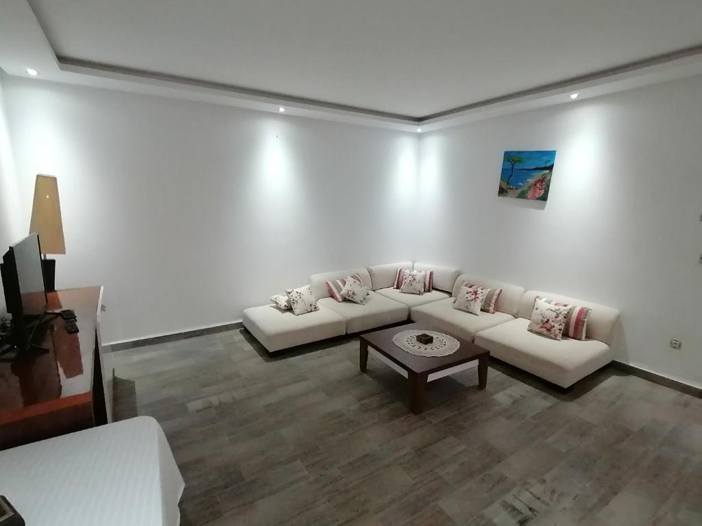 Posezení v ubytování grand S+1 avec vaste terrasse panoramique