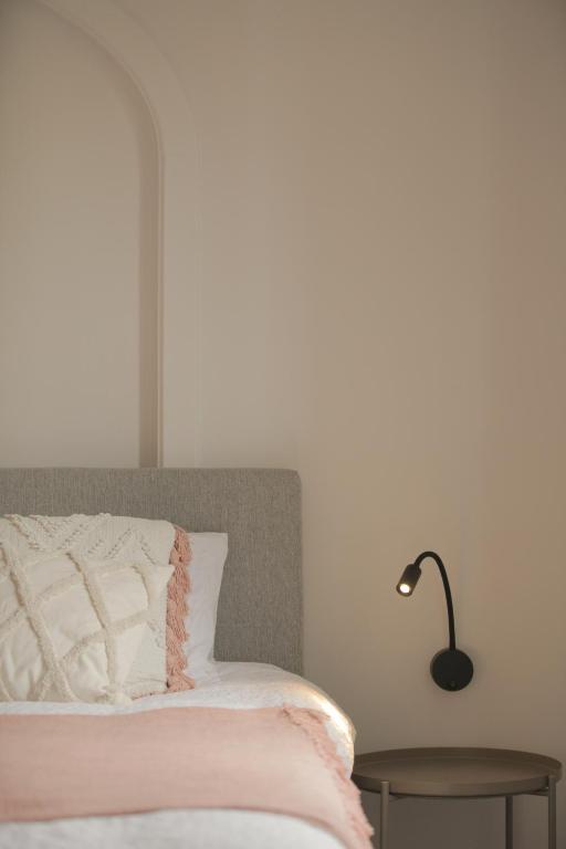 Postel nebo postele na pokoji v ubytování MAISON KITOKO
