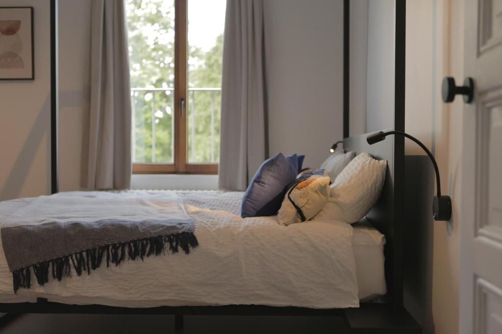 Postel nebo postele na pokoji v ubytování MAISON KITOKO